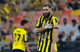 萨哈：博学的亨利未来有机会执教枪手；高兴看到曼联热身状态